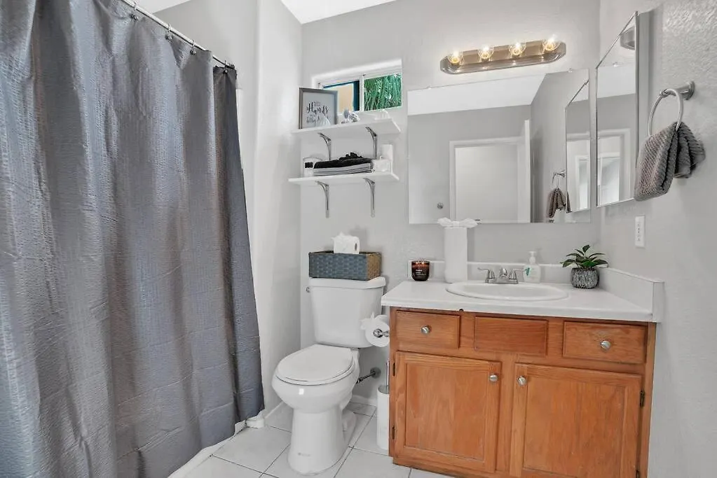 Spacious 4 Bedroom 3 Bath House Las Vegas