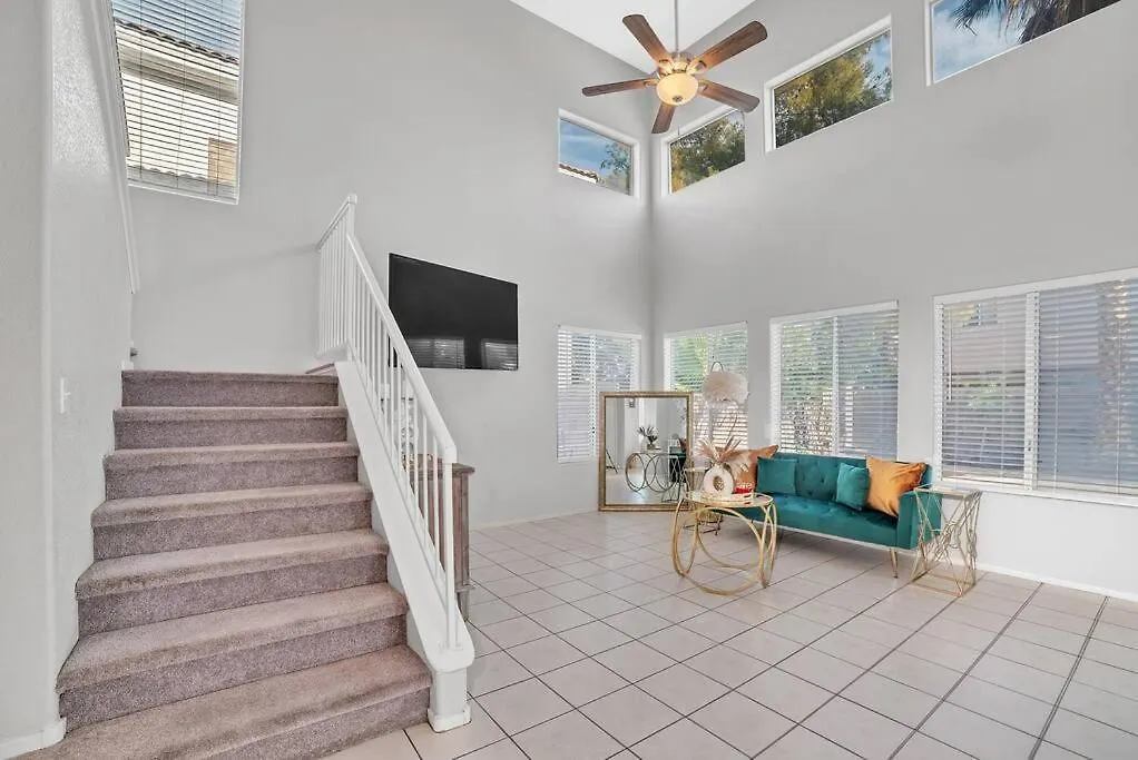 Spacious 4 Bedroom 3 Bath House Las Vegas Apartment